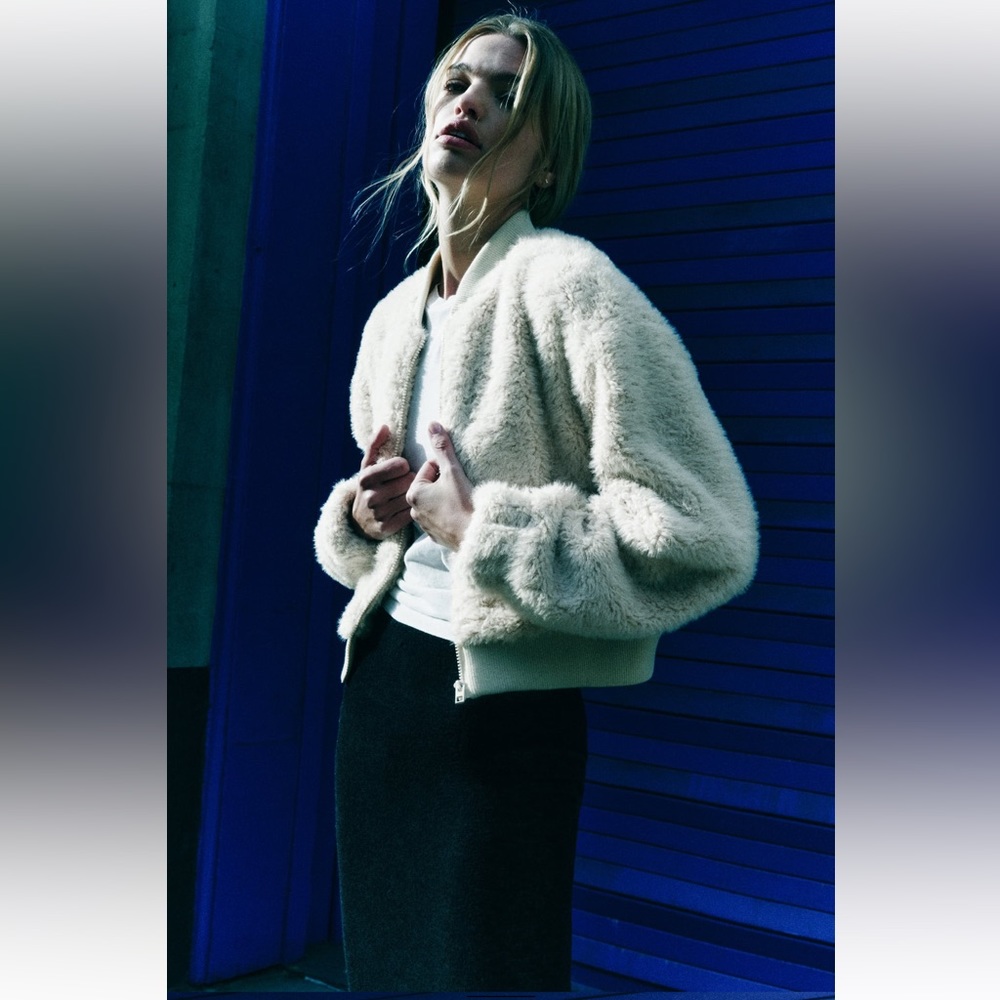 FAUX FUR CROP BOMBER - Picture 1 of 9